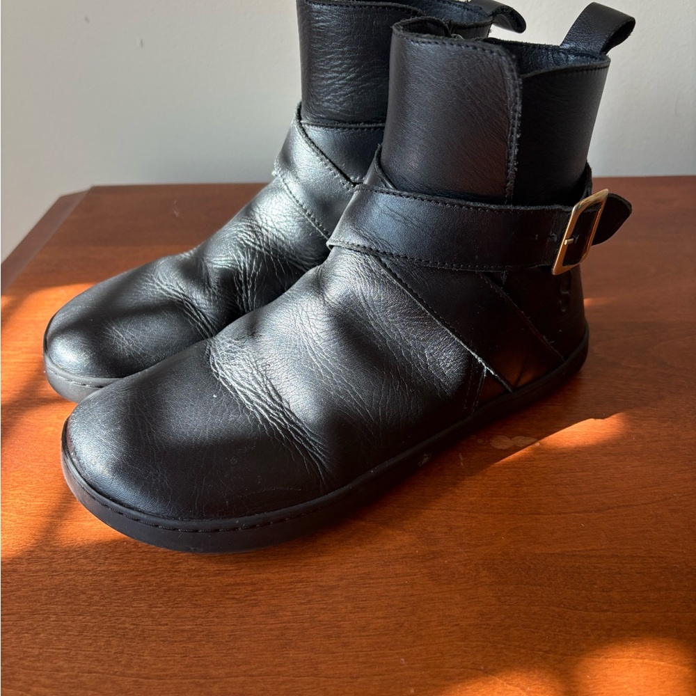 Black Leather Shapen barefoot boots